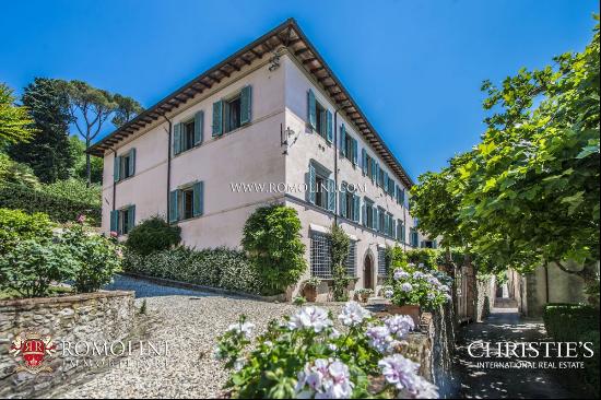 PRESTIGIOUS 17TH CENTURY VILLA WITH 12 HA OF LAND FOR SALE, LUCCA, TUSCANY