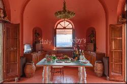 Elegant Piano Nobile in Cortona with panoramic terrace