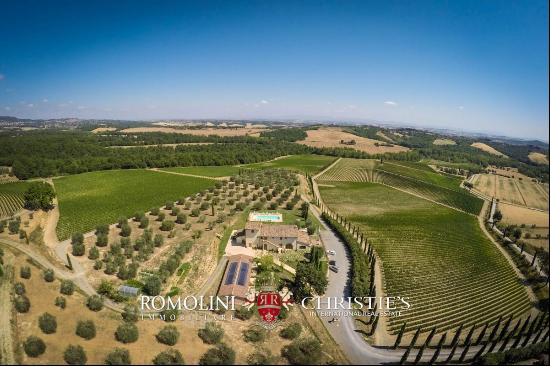 BEAUTIFUL WINE RESORT FOR SALE IN TUSCANY, SIENA, STATE OF THE ART WINERY, 25 HECTARES OF