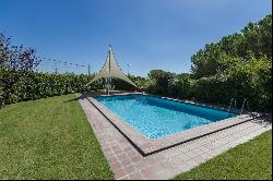 Magnificent property, with garden and swimming pool 35km from Barcelona