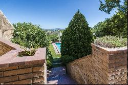 Magnificent property, with garden and swimming pool 35km from Barcelona