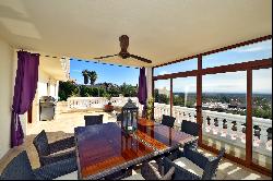Beautiful villa with stunning views in an exclusive residential area