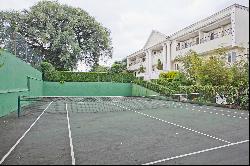 Stunning house with private tennis court