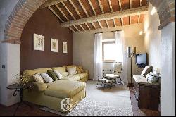 Ref. 8736 Stone village with swimming pool in the heart of Chianti