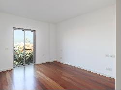 Flat, 4 bedrooms, for Sale