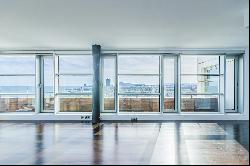 Singular penthouse with stunning panoramic sea views