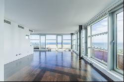 Singular penthouse with stunning panoramic sea views