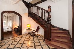 MAGNIFICENT HOUSE IN BARRIO PARQUE
