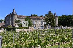 Beautiful historical Bordeaux vineyard estate of approx. 35 ha