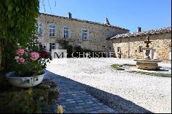 Beautiful historical Bordeaux vineyard estate of approx. 35 ha