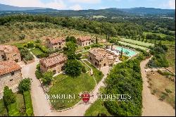 85 HA ESTATE WITH HAMLETS AND CHIANTI VINEYARD FOR SALE, TUSCANY