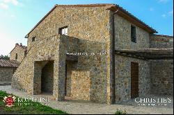 ESTATE WITH TWO HAMLETS FOR SALE NEAR AREZZO, TUSCANY