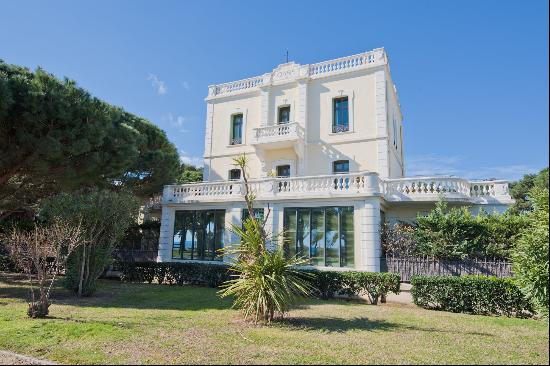 Near Perpignan: Extraordinary property...