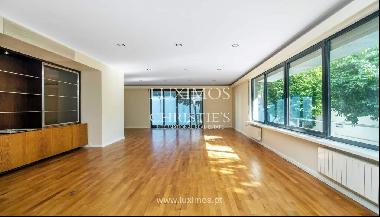 Luxurious villa with 4 fronts for sale, Porto, Portugal