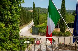 40.6-HA ESTATE WITH HISTORIC VILLA FOR SALE TUSCANY Romolini - Christie's