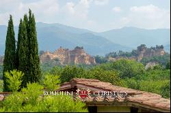 40.6-HA ESTATE WITH HISTORIC VILLA FOR SALE TUSCANY Romolini - Christie's