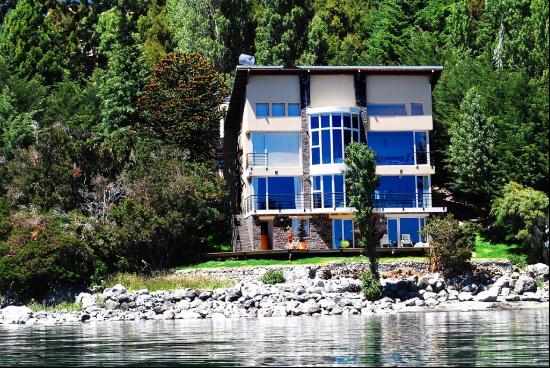 "El Barco" House in Llao Llao