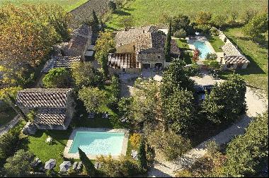 Stunningly refurbished 300 year old Domain for sale in l'Isle sur la Sorgue