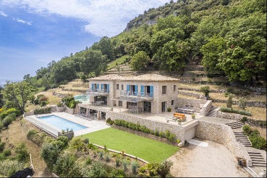 Contemporary villa for sale in Tourrettes-sur-Loup with breathtaking views