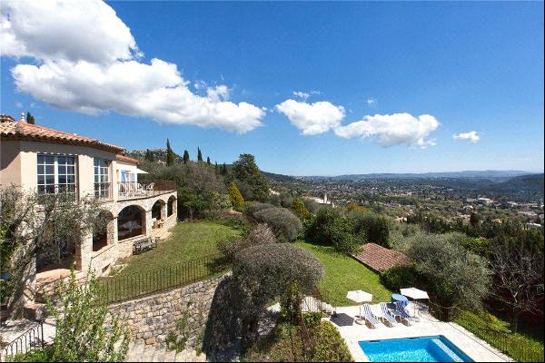 Beautiful villa for sale in Speracedes.