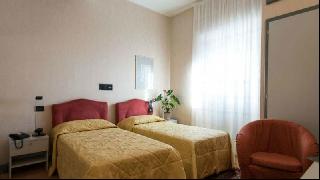 50 km Florence  4* Hotel - 50 Rooms - 4.000 sqm + 500 sqm Spa