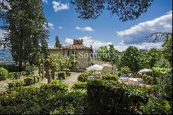 Fascinating villa in the Val di Sieve area