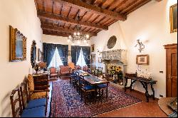 Historical palace of the 10th century in the heart of the Val di Chiana