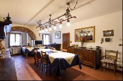 Historical palace of the 10th century in the heart of the Val di Chiana