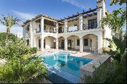 Luxurious Villa for sale in Empuriabrava with a 27 meter mooring