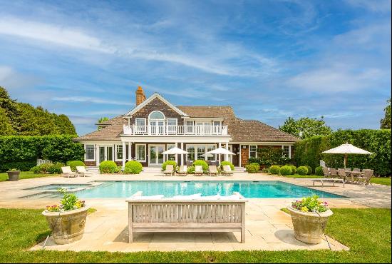 SUMMER OASIS IN BRIDGEHAMPTON