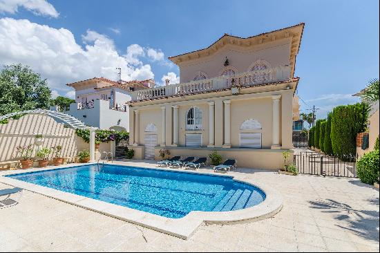 Elegant colonial style villa in Terramar, Sitges, in front of the sea.