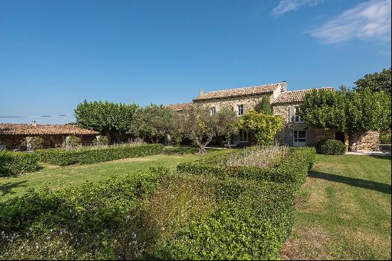 Gordes - Splendid Provencal farmhouse