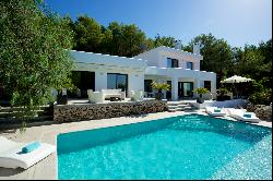 Modern villa with sea views for holiday rental in Cala Tarida