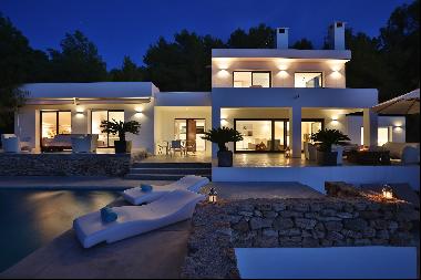 Luxury, Modern Villa With Beautiful Sea Views