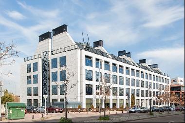 Exclusive office building located on Bruselas Avenue, 20, in Arroyo de la Vega, Alcobendas