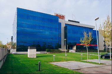 It is located on Avda. de Bruselas, in the Arroyo de la Vega Business Park, in Alcobendas.