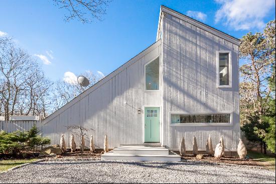 Beautifully Renovated Stylishly Saltbox