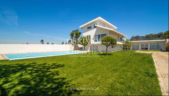 Sale of luxury villa w/ pool and ocean views, V. N. Gaia, Portugal