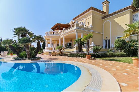 Palatial style villa in El Paraiso Alto