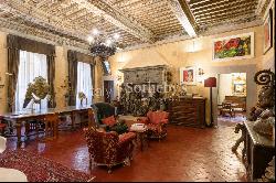 Exclusive Piano Nobiile finely restored in Cortona