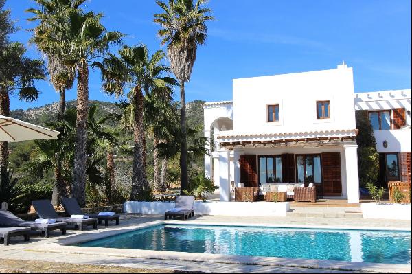 Lovely finca in Es Cubells with sea view