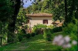 Enchanting former mill on the banks of the Arno river