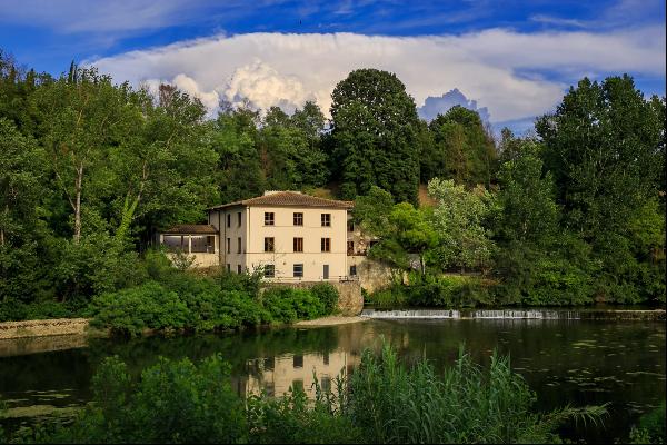 Enchanting former mill on the banks of the Arno river