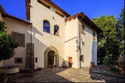 Historic Renaissance Villa with Private Hamlet