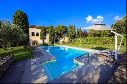 Historic Renaissance Villa with Private Hamlet