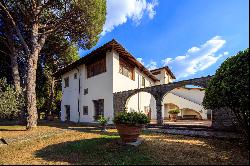 Historic Renaissance Villa with Private Hamlet