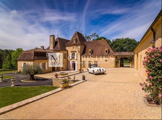 For sale Manor house in Dordogne with lake