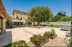 Close to Gordes - Magnificent restored Mas among olive trees
