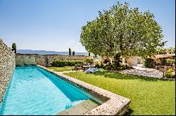 Close to Gordes - Magnificent restored Mas among olive trees