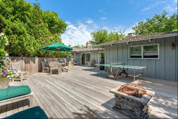  This four bedroom, two bath home is located south of Central Avenue in the Amagansett Dun